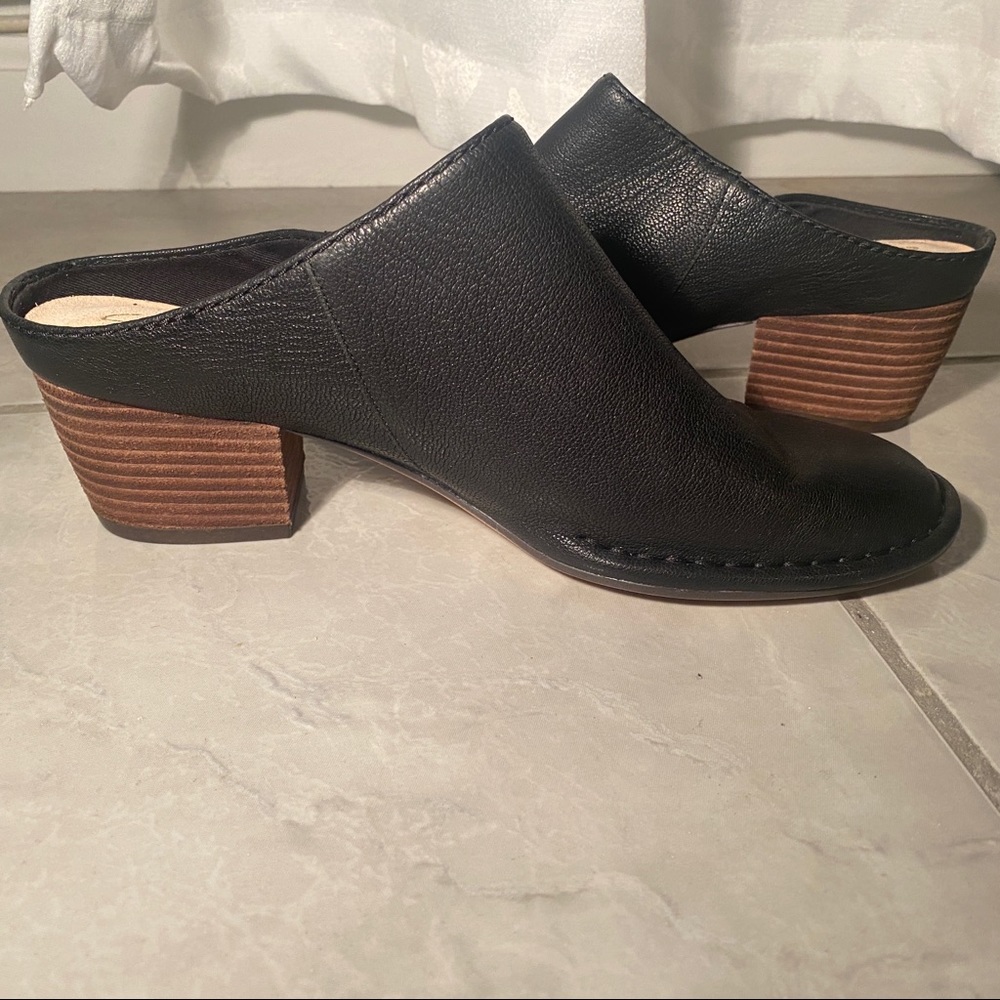 Closed Toed Clarks Cushion Mules 9.5